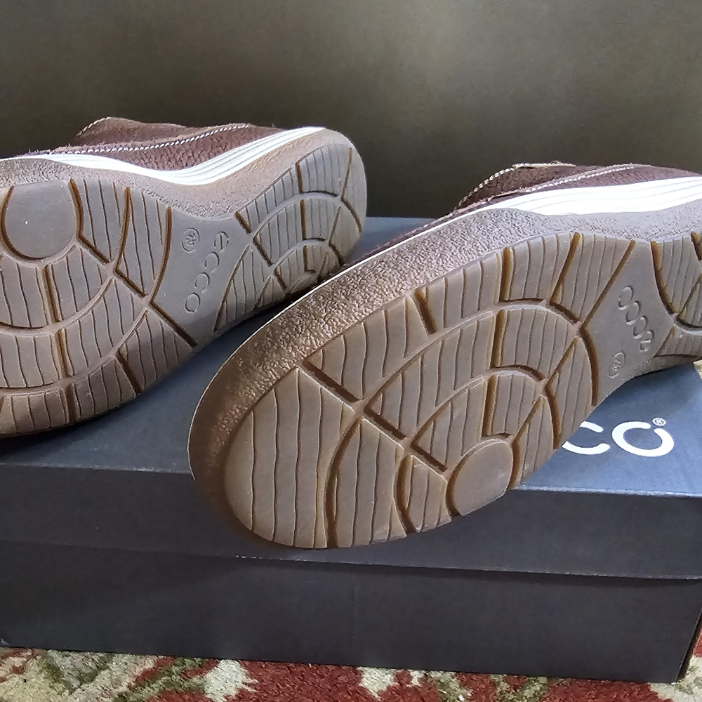 Ecco Leather Sneakers - Picture 3 of 7